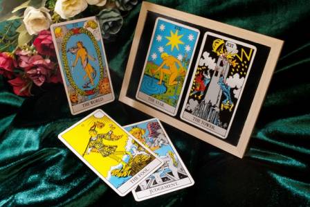 Déverrouiller les mystères : la signification, les utilisations, l’importance et la méthode de lecture de la carte de tarot de la grande prêtresse – AstroTalk Blog