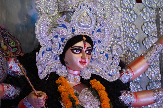 Durga Kawach : Libérer le pouvoir divin : Récitation de Durga Kawach - Méthode correcte, avantages, signification, Puja Vidhi, versets - AstroTalk Blog