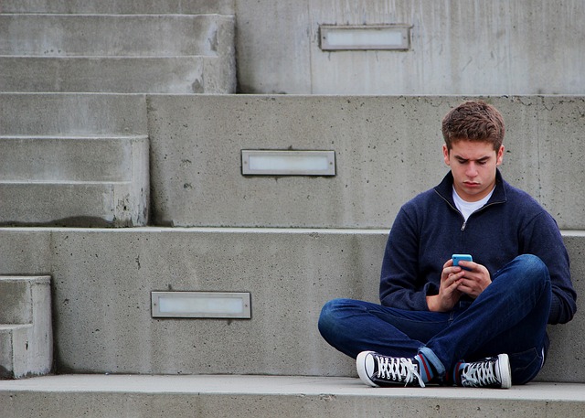 Top 7 des raisons pour lesquelles votre petit ami ne vous envoie pas de SMS