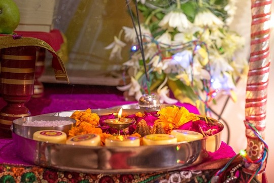 Signification derrière Bindi, Kumkum et Chandan dans les traditions Puja