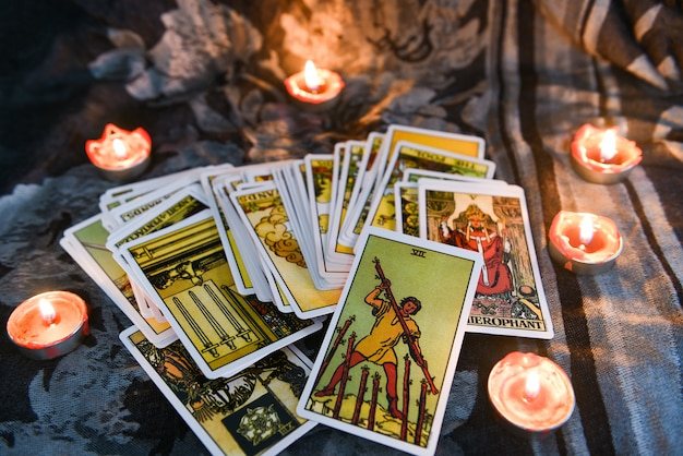 Percer les mystères des prédictions des cartes de tarot pour le 1er octobre 2023