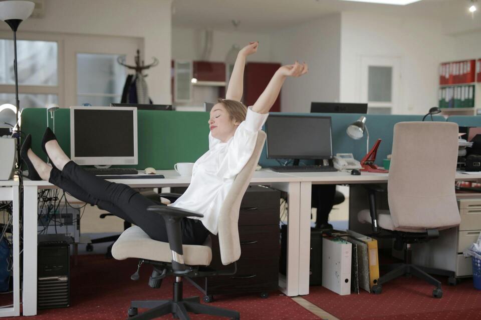 6 Zodiac Signs Who Procrastinate Work Until The Last Minute