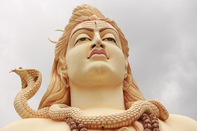 Pourquoi les serpents sont considérés comme sacrés dans les croyances hindoues ?