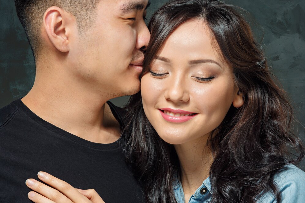 4 Zodiac Signs Who Like Forehead Kiss