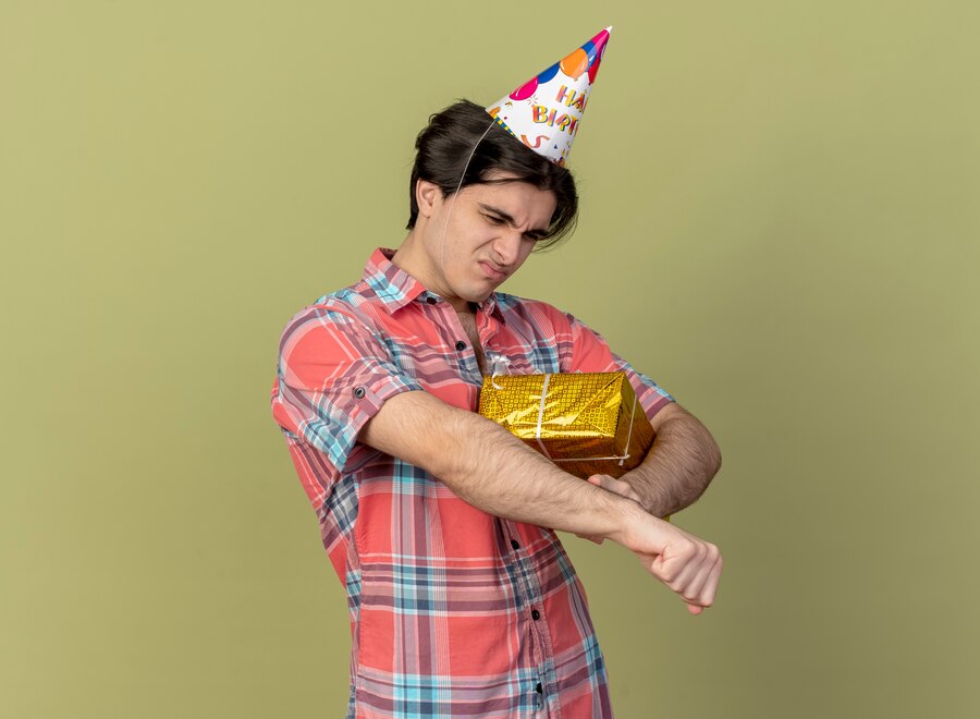 4 Zodiac Signs Who Never Celebrate their Birthday
