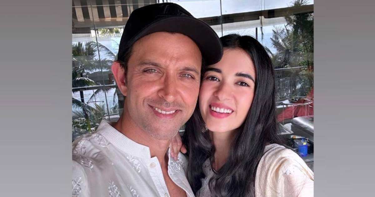 Hrithik Roshan et sa petite amie Saba Azad sont jumeaux en blanc alors qu'ils célèbrent ensemble leur premier Diwali !