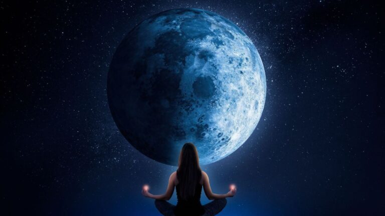4 rituels de Pleine Lune pour clôturer tous vos cycles 2025