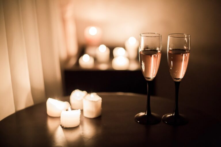 Rituels pour attirer l'amour en fin d'année et commencer 2026 en couple