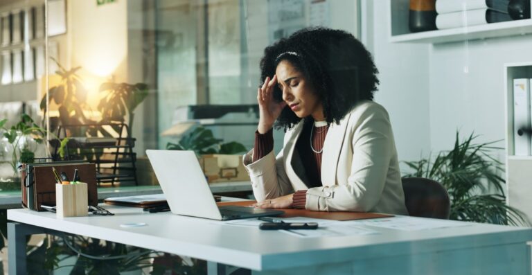 Les signes du zodiaque qui gèrent le mieux et le pire la pression au travail