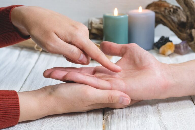 Des grains de beauté sur vos mains ? Connaître sa signification et son interprétation