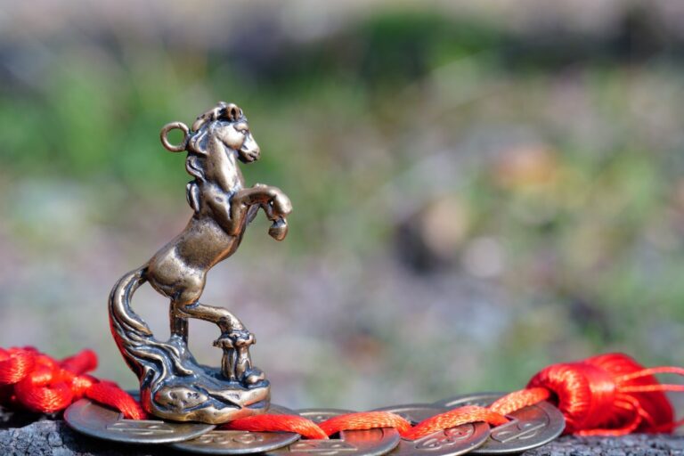 Signe du cheval en astrologie chinoise : signification et personnalité