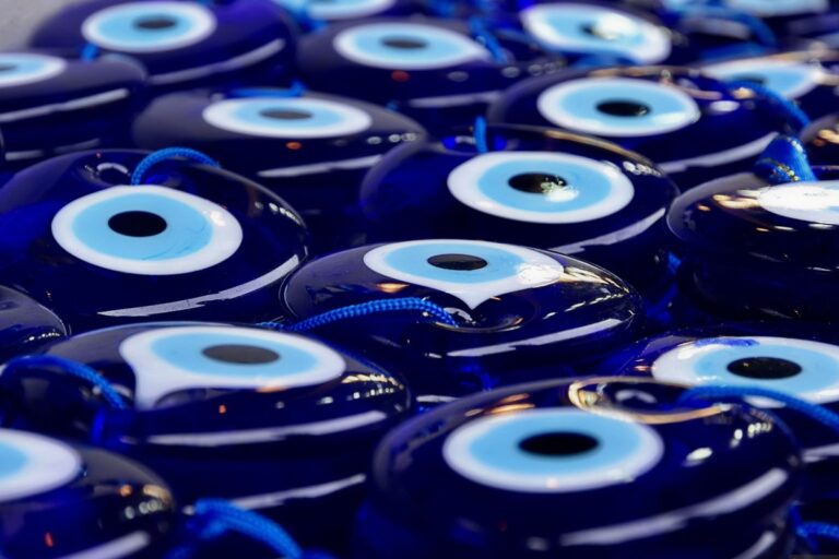 5 signes spirituels du mauvais œil et rituels pour le briser