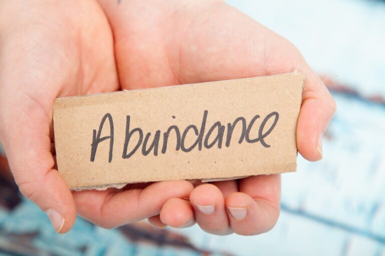 Comment utiliser la loi de l’attraction pour la prospérité : les 5 étapes clés