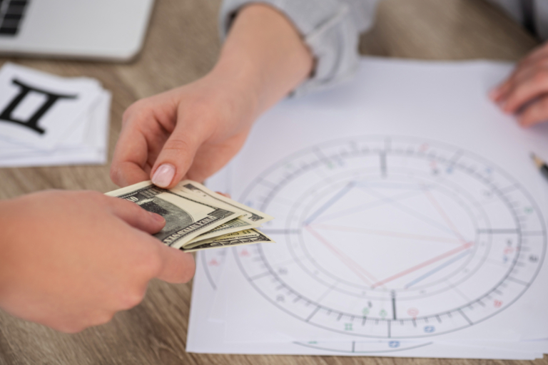 Horoscope : 3 signes du zodiaque mettront fin à vos difficultés financières