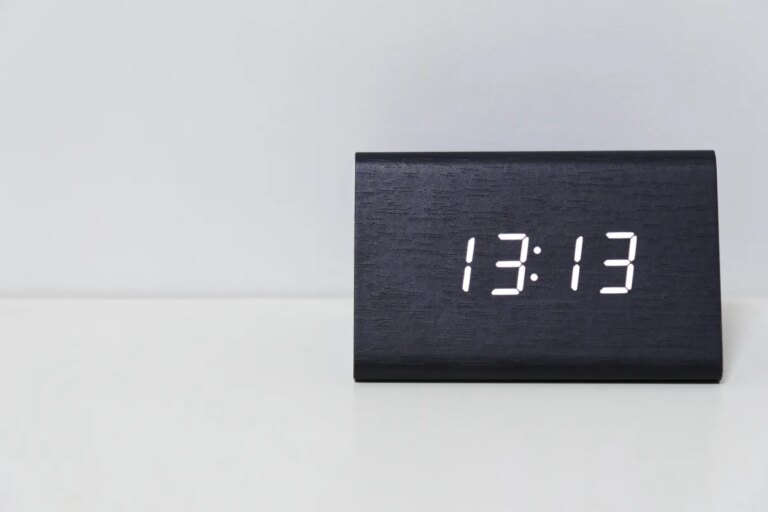 Numérologie : pourquoi c'est une bonne chance de voir l'horloge à exactement 13h13