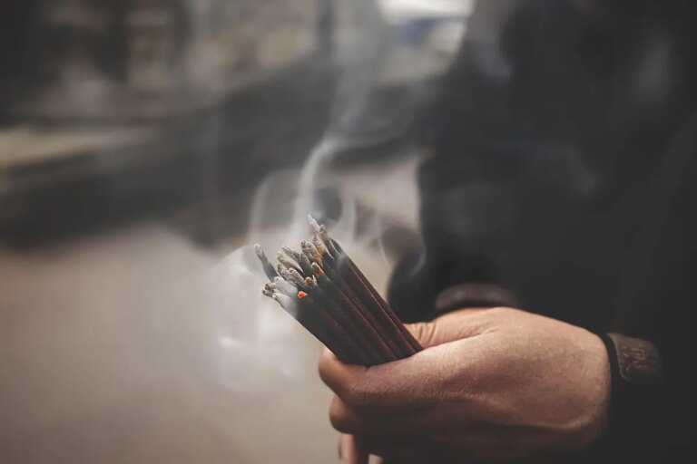 Rituels du premier jour du mois : comment attirer l'argent, l'abondance et conjurer les mauvaises énergies