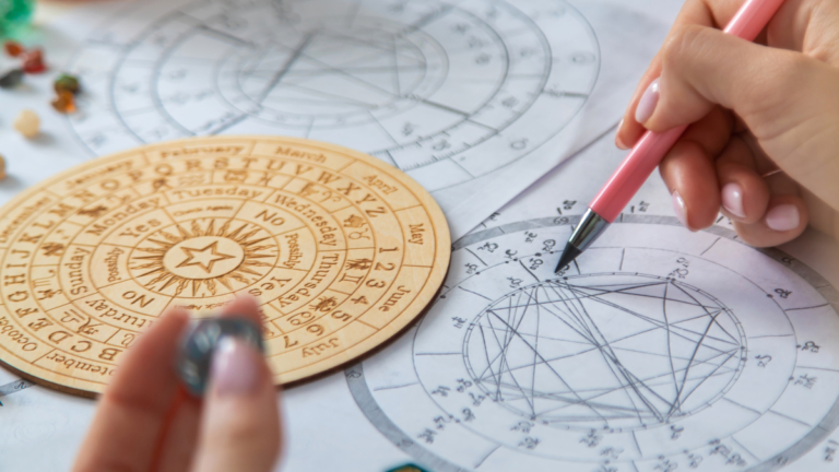 La carte astrologique des 3 signes montre un chemin difficile en juillet 2026