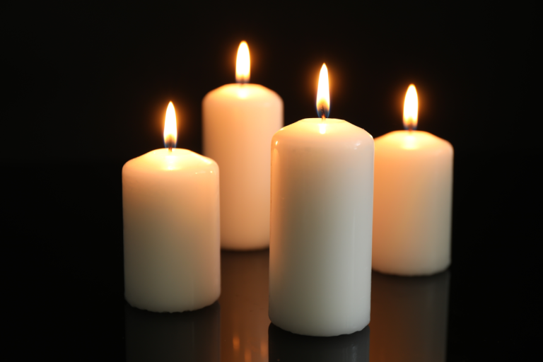 La signification spirituelle des bougies blanches : quand les allumer