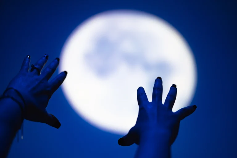 La pleine Lune des récoltes en Bélier affecte le plus 3 signes : que va-t-il leur arriver