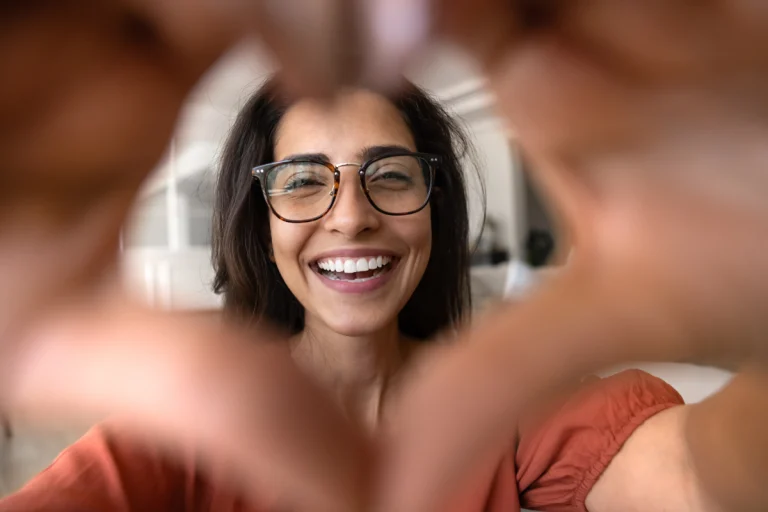 Quels signes du zodiaque sont les plus optimistes : le secret de leur bonheur